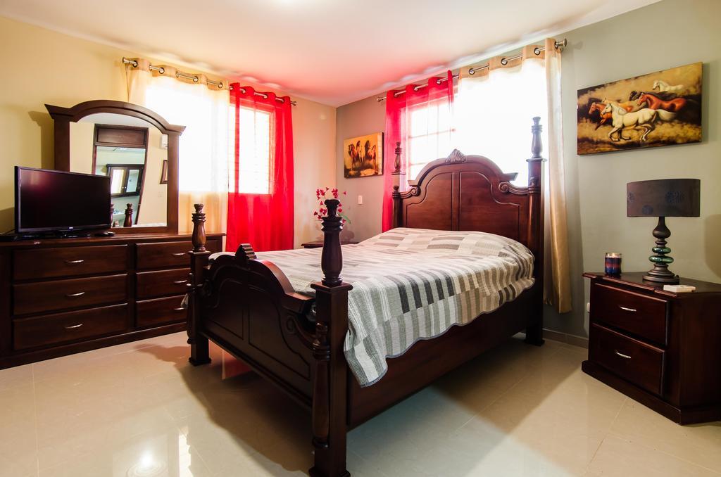 Blanco Vacation Properties Apartment ซานติอาโก เด ลอสกาบาเญโรส ภายนอก รูปภาพ